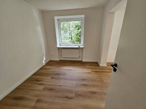 Frisch saniert! 2,5-Zi.-Wohnung mit Südloggia & TG provisionsfrei, Sasel – 22395 Hamburg – Vorschaubild 9