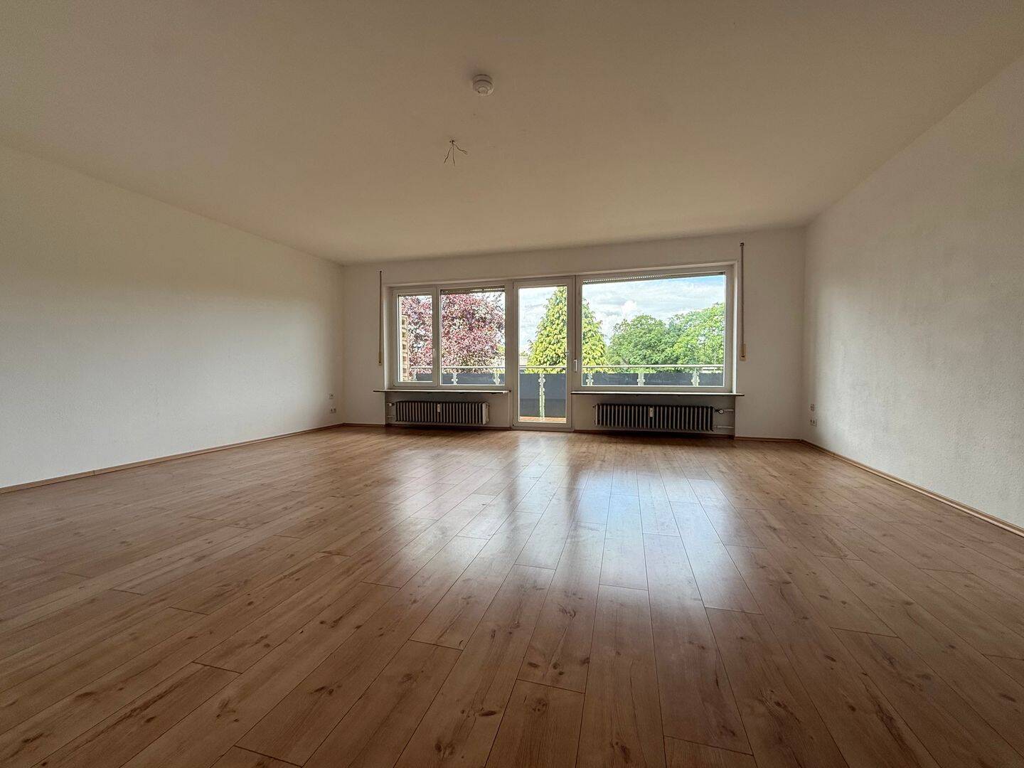 Großzügige 3-Zimmer-Wohnung mit Balkon und modernisiertem Tageslichtbad