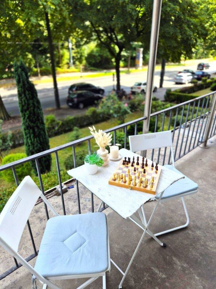 Stylish Furnished Apartment next to Zoopark – Düsseldorf – Vorschaubild 2