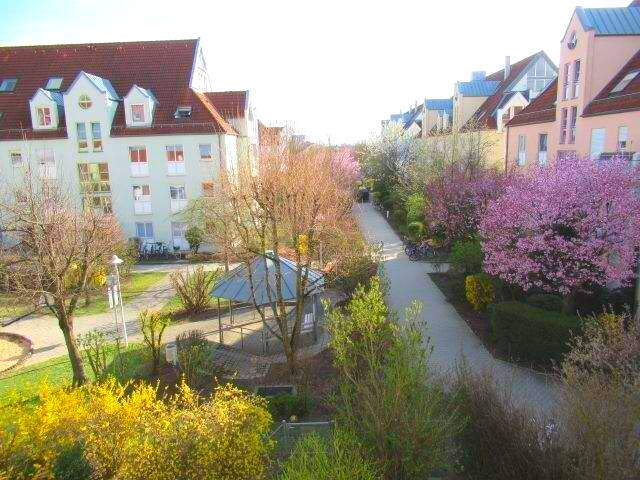 *Sonnenwohnung mit Charme* 2-Zimmer, Küche, Bad, Balkon, TG / optimale Anbindung - Staßenbahn/Bus/B17/A8-A96 – Augsburg – Vorschaubild 2