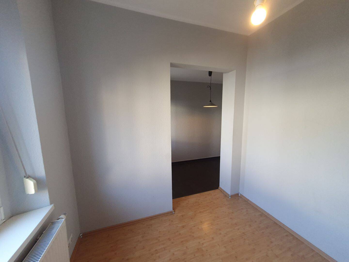 Variabel möblierte Wohnung mit neuem Mobiliar und allen Geräten – Nürnberg – Vorschaubild 8