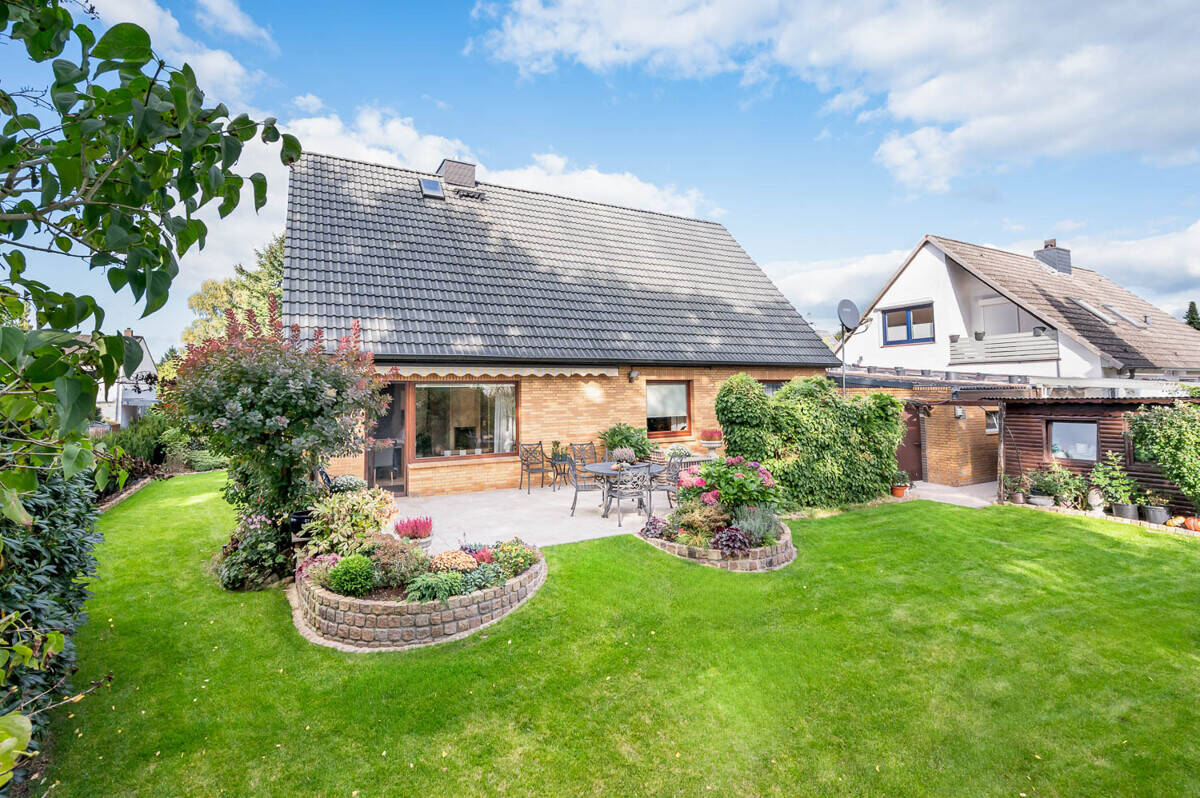 Großzügiges und gepflegtes Einfamilienhaus in guter Lage von Norderstedt! – Norderstedt – Bild 1 von 9