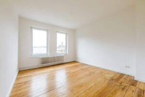 Zum 01.10. - Sanierter 2-Zimmer-Altbaug mit Balkon – 24113 Kiel – Vorschaubild 2