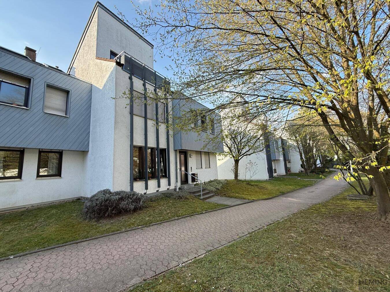 HEMING-IMMOBILIEN - Erdgeschoss 3 ZKB mit Terrasse und Tiefgarage - Selbstbezug oder Kapitalanlage