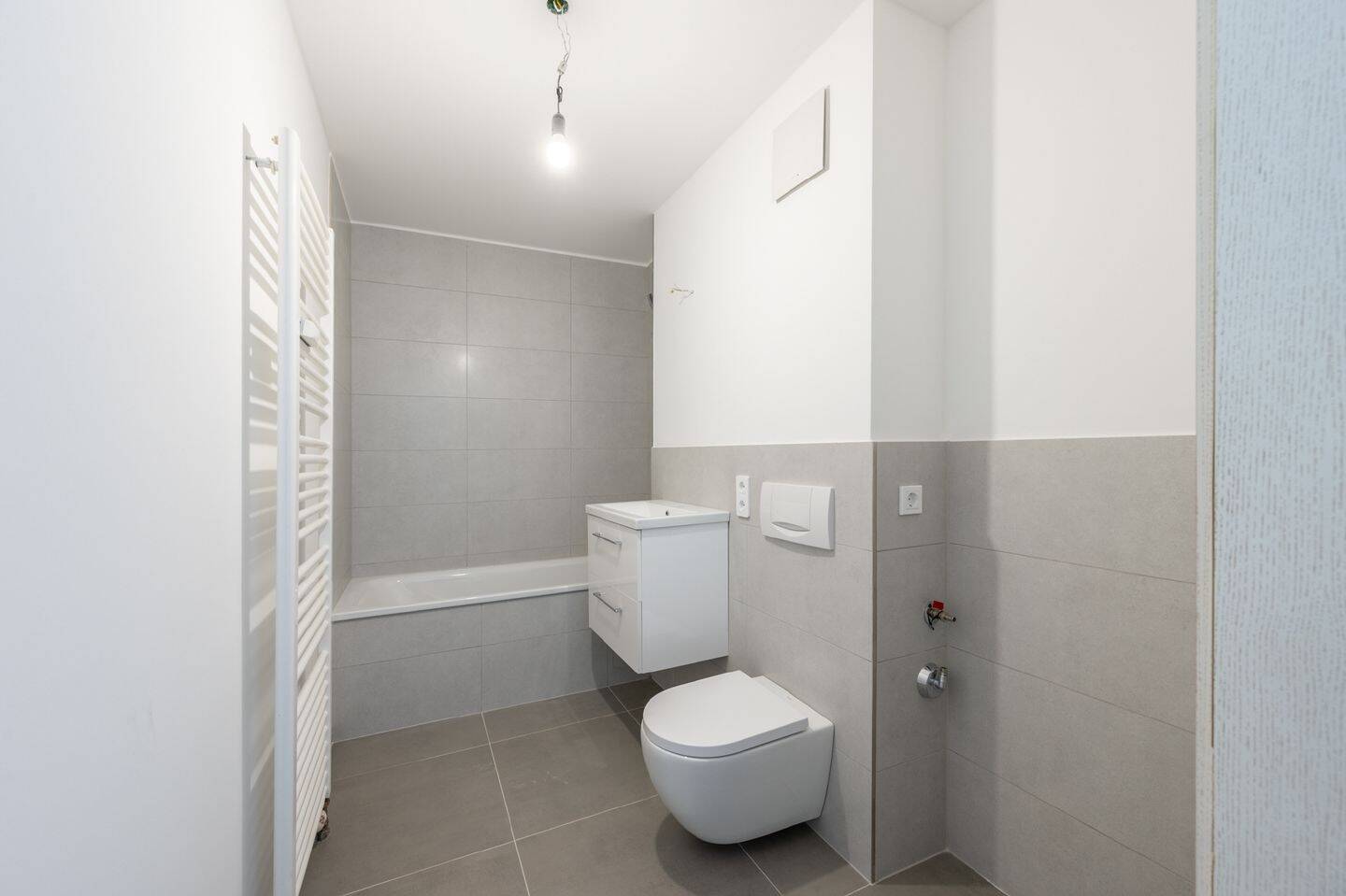 AIGNER - Berg am Laim: Teil-Modernisierte 2-Zimmer-Wohnung zwischen Stadt und Natur – München – Vorschaubild 4