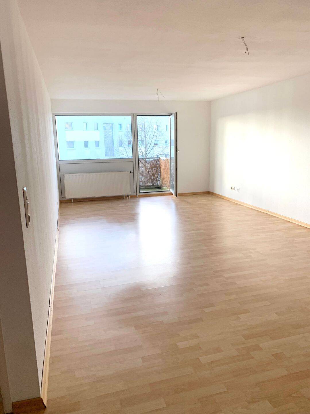 Ensen, gute Lage: Moderne 2 - Zimmerwohnung im 4. OG inkl. großem Balkon & Tiefgaragenstellplatz! – Köln – Vorschaubild 3