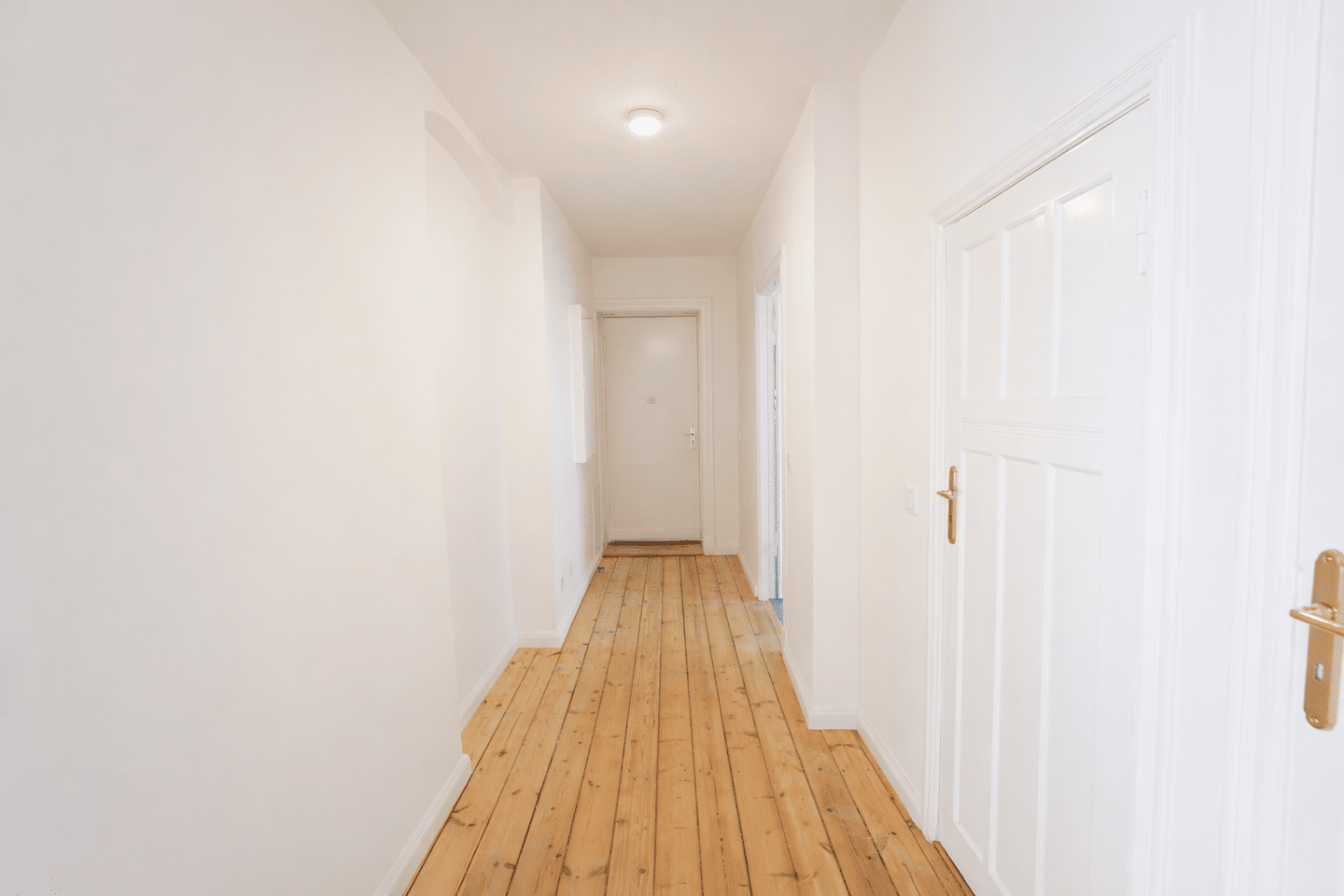 Renovierte 2,5-Zimmer-Altbauwohnung mit Südbalkon und bezugsfrei! (WE 46) – Berlin – Vorschaubild 4
