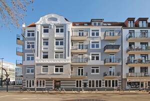 Gründerzeit-Wohnung mit saniertem Balkon und Wohnküche in Winterhude – 22303 Hamburg – Vorschaubild 1
