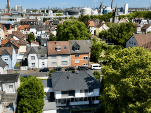 Stadtvilla mit Einliegerwohnung in Frankfurt 2 Garagen,2 Stellplätzen, Terrasse & Garten – 65931 Frankfurt am Main – Vorschaubild 6