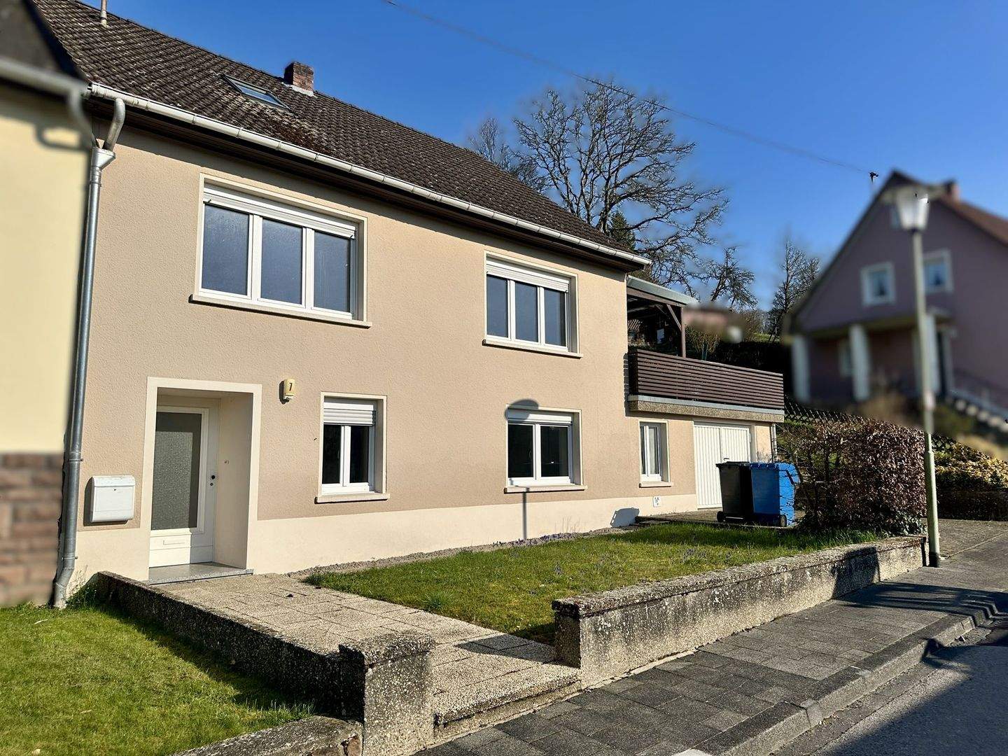 Großzügiges Familienhaus mit Sonnenterrasse und großem Grundstück – Bitburg – Bild 1 von 9