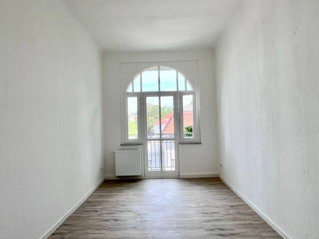 Feine 4-Zi.-Wohnung, Frisch saniert, Balkon, Duschbad, Wohnküche! – Dresden – Vorschaubild 3