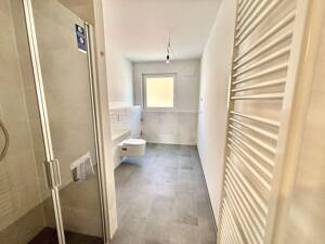3 Zimmer mit Einbauküche, Tageslichbad, Gäste-WC, Keller und Lift – 65189 Wiesbaden – Vorschaubild 8