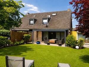 Krefeld-Traar! Schöne Einfamilien-Doppelhaushälfte mit sonnigem Grundstück in top Wohnlage! – 47802 Krefeld – Vorschaubild 2