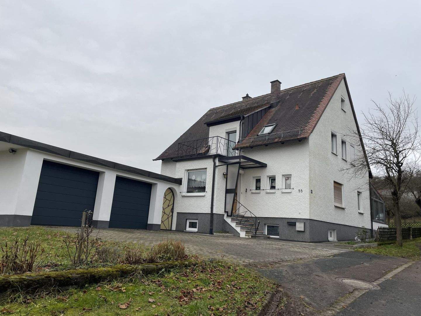 Wohnhaus im Grünen - schöne Ortsrandlage mit Waldblick! – Obernzenn – Bild 1 von 9