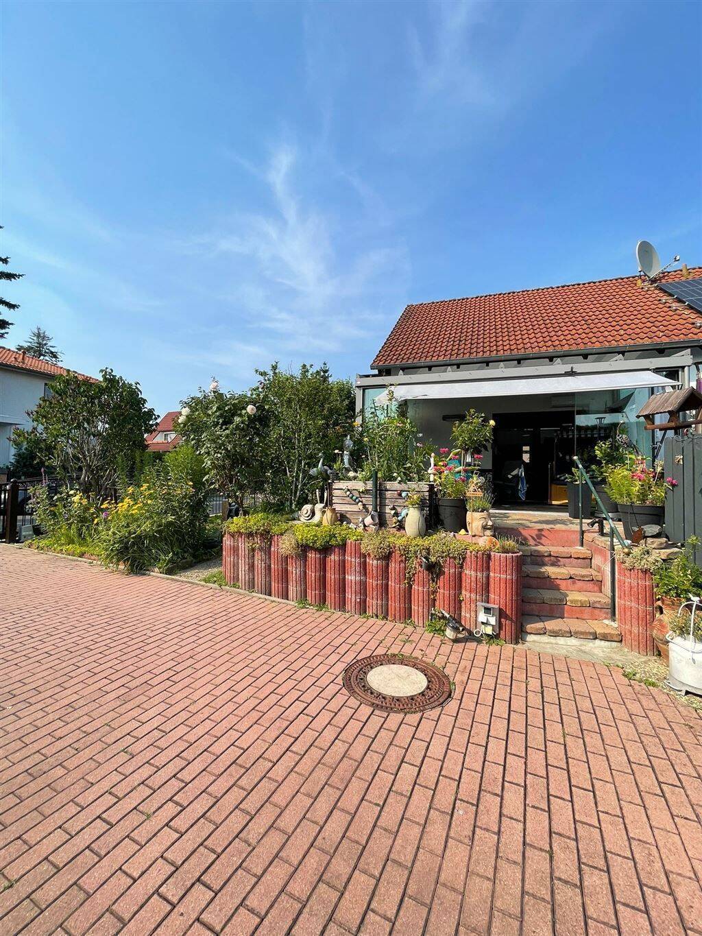 Gepflegtes Einfamilienhaus mit Keller , Pool und Wintergarten – Berlin – Vorschaubild 4