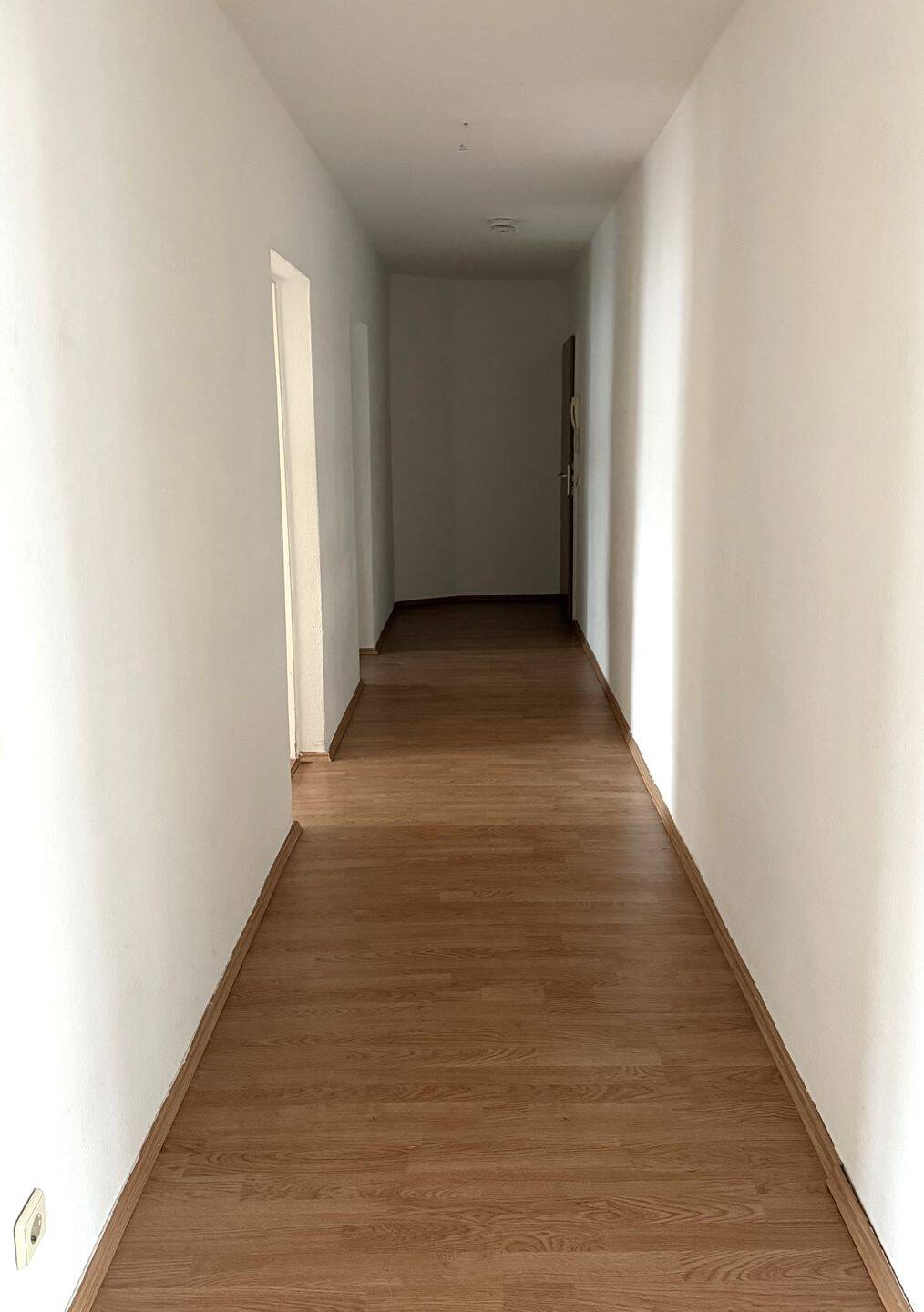 Großzügig geschnitten mit Balkon und Tageslichtbad – Magdeburg – Vorschaubild 3