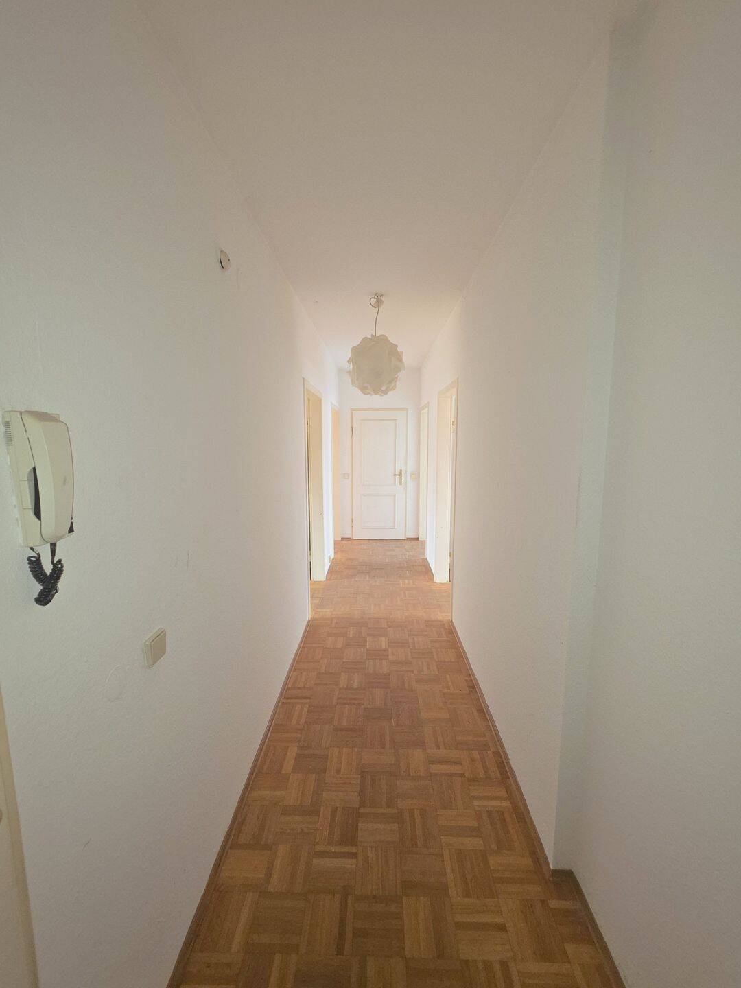 Sofort frei! 3-Zimmer-Dachgeschosswohnung mit Charme & Potenzial in gefragter Lage von Saarbrücken – Saarbrücken – Vorschaubild 4