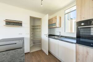 AIGNER - Sommerbalkon & Wintergarten: Schöne, renovierte Wohnung mit Blick ins Grüne – 80939 München – Vorschaubild 3