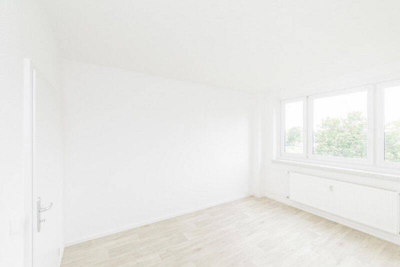 Modernes Bad mit Fenster / Aufzug – Chemnitz – Vorschaubild 7