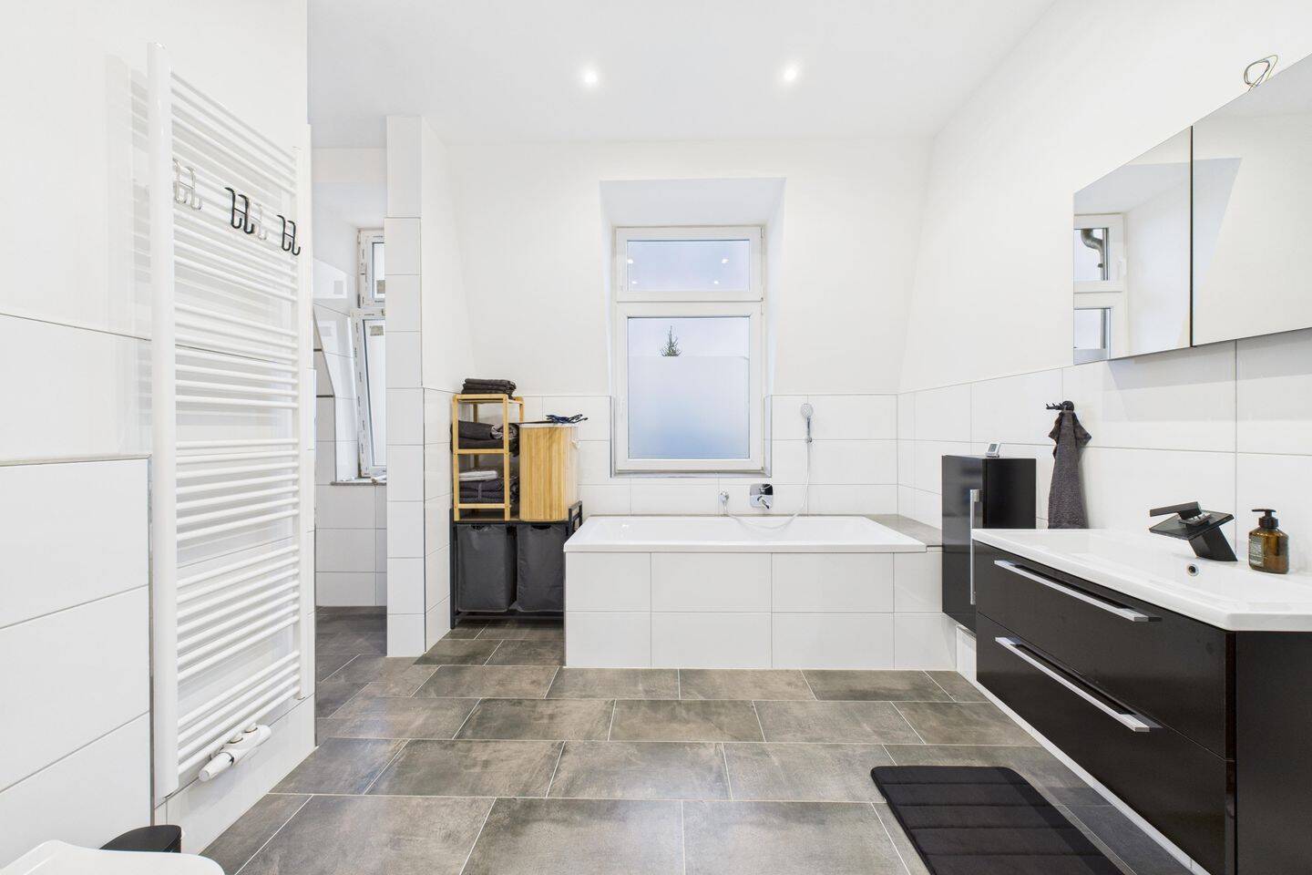 Kernsanierte Dachgeschosswohnung mit ca. 139 m² Grundfläche und Potenzial für Maisonette-Ausbau – Wuppertal – Vorschaubild 5