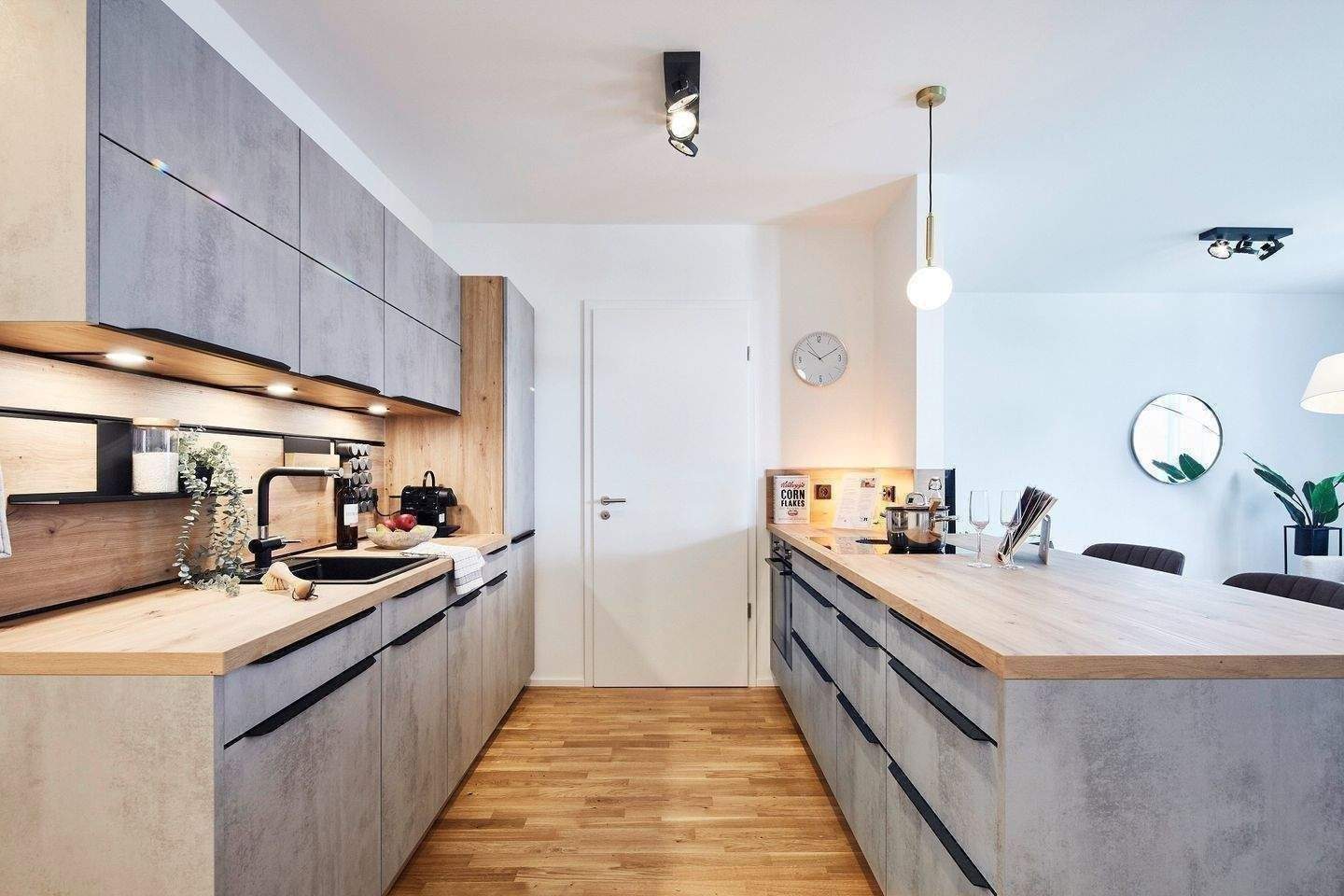 OH WIE SCHÖN IST LAUFAMHOLZ! Helle 4-Zimmer-Wohnung mit Sonnenbalkon - sofortiger Einzug möglich!
