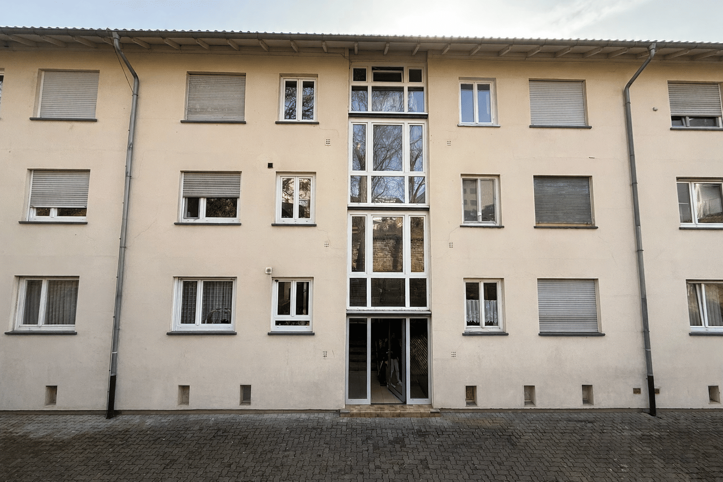Renovierungswillige aufgepasst! 2-Zi-Whg in zentraler Lage mit EBK zu verkaufen! – Pforzheim – Vorschaubild 2