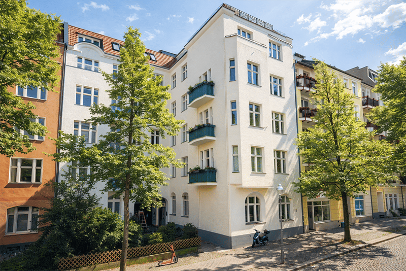 Ruhige Altbauwohnung mit Neubaubalkon im Güntzelkiez – Berlin – Bild 1 von 9