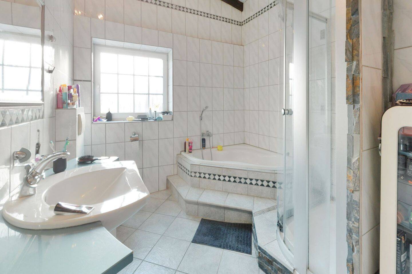 Wohngefühl wie im eigenen Haus - Eigentumswohnung mit Kamin, Garten & 2 Balkonen in Bedburg-Rath – Bedburg – Vorschaubild 5