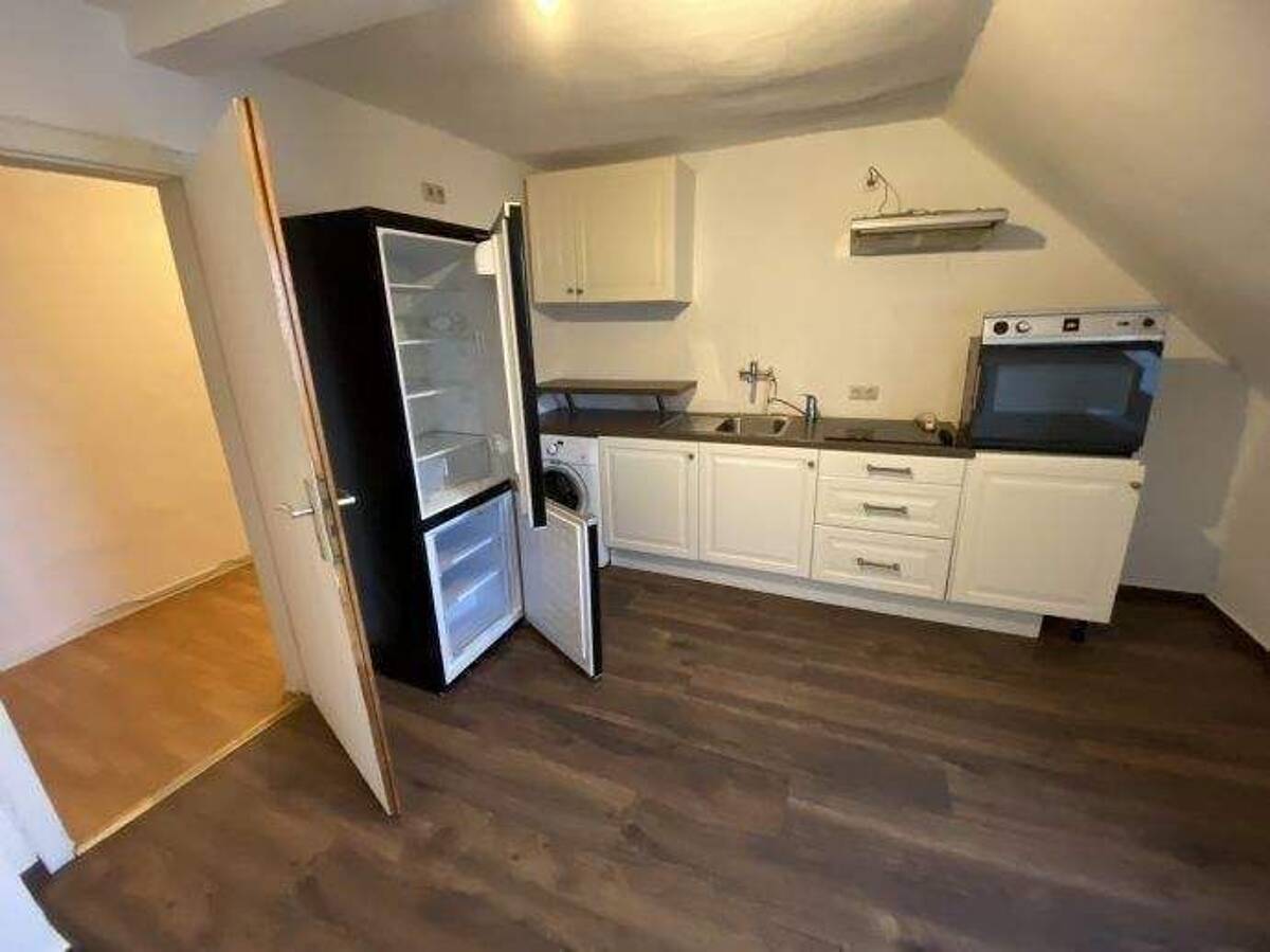 Ab 01.10.2026 / Gemütliche 3-Zimmer-Wohnung / Dachgeschosswohnung (3. OG) mit Einbauküche / ohne Balkon und ohne Aufzug – 54290 Trier – Bild 1 von 9