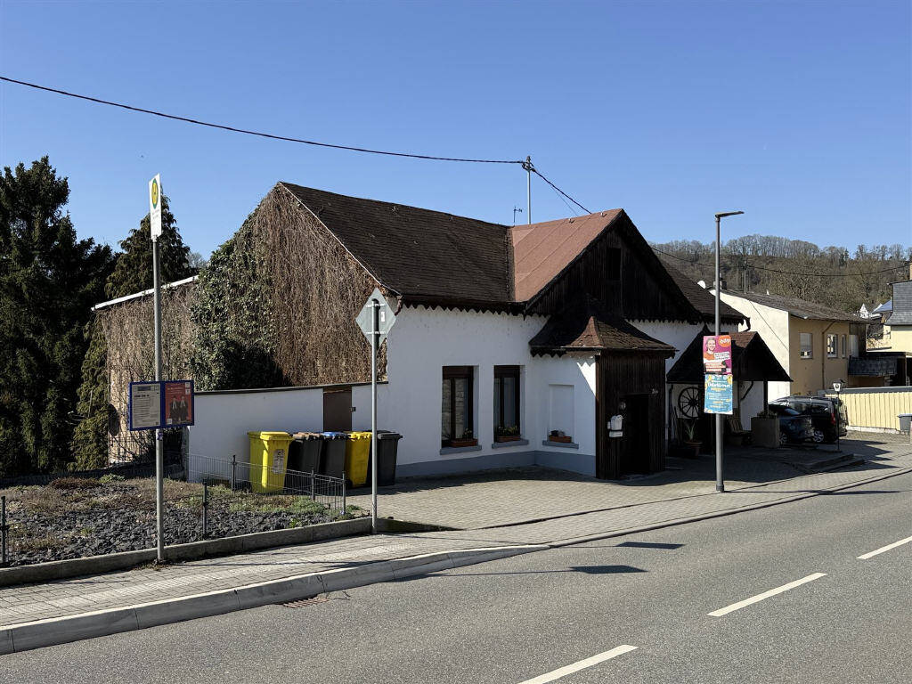 Vielfältig nutzbare Immobilie an der Bundesstraße - Gaststätte, ELW, Kegelbahn & Grünland – Nassau – Vorschaubild 2
