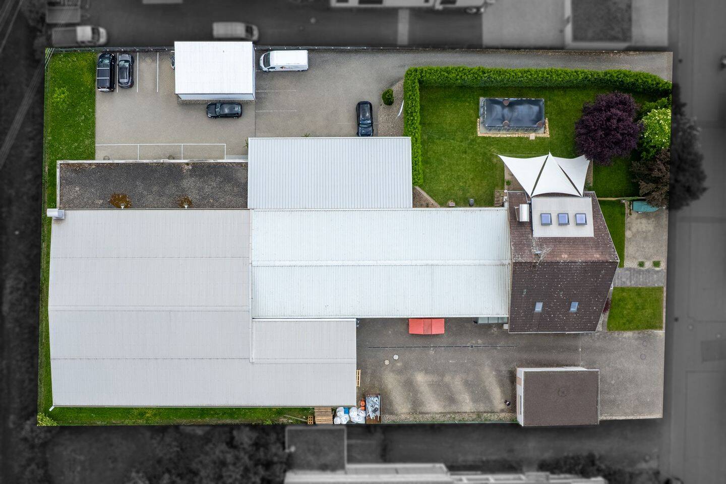 Vielseitiges Gewerbeareal mit Wohnhaus in Bahlingen - Drei Hallen im attraktiven Mischgebiet – Bahlingen – Vorschaubild 3