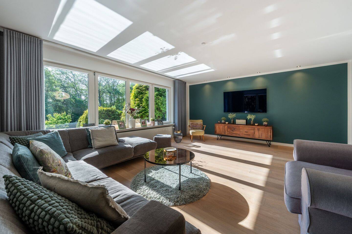 Bauhausvilla mit vielen Extras und Grundstück mit Wald – Hamburg – Vorschaubild 3