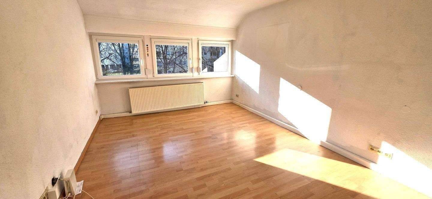 gut geschnittene 3-Zi.- DG- Wohnung in begehrter Wohnlage – Stuttgart – Vorschaubild 9