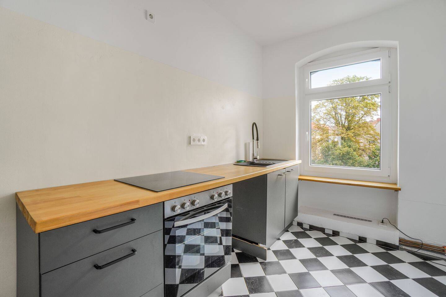 Historischer Charme trifft zeitgemäße Eleganz - 2-Zimmer-Altbau in Neukölln – Berlin – Vorschaubild 6