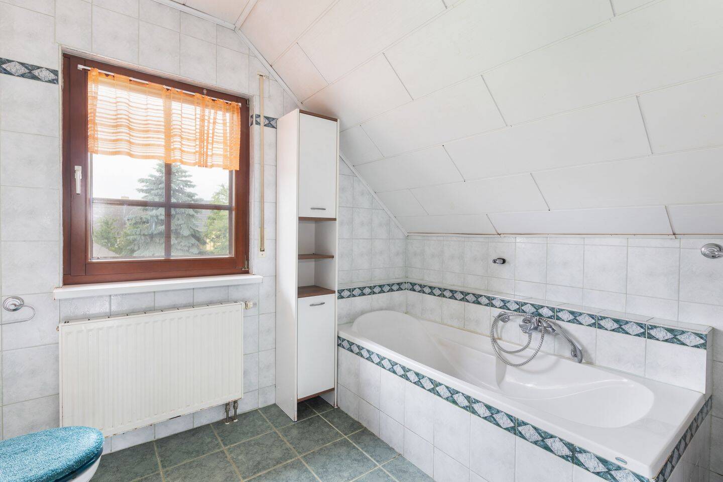 Mit Einbauküche, Fußbodenheizung, Rollläden, Garagen u.v.m.: Landhaus-Einfamilienhaus in Reichenberg – Märkische Höhe – Vorschaubild 9
