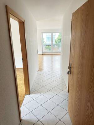 Einziehen & Wohlfühlen! 2-Zimmer-Wohnung, guter Schnitt + Parkett + Bad mit Wanne + Balkon – 99097 Erfurt – Vorschaubild 7