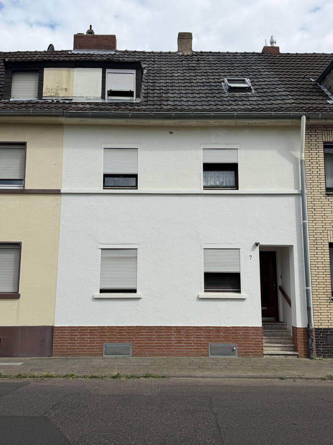 Sanierungsbedürftiges Reihenmittelhaus mit großem Potenzial in Mönchengladbach-Giesenkirchen zu verkaufen