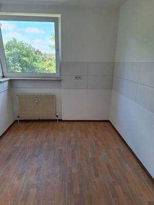 Helle 3-Zimmer-Wohnung mit zwei Balkonen und saniertem Badezimmer in Erlangen – 91056 Erlangen – Vorschaubild 6