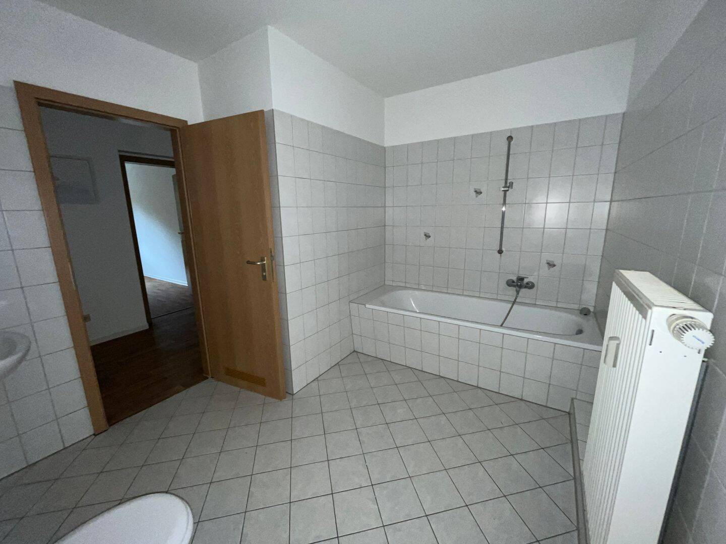 Direktes wohnen am Schlossteich! 3 Zimmer Wohnung inkl. EBK – Chemnitz – Vorschaubild 6
