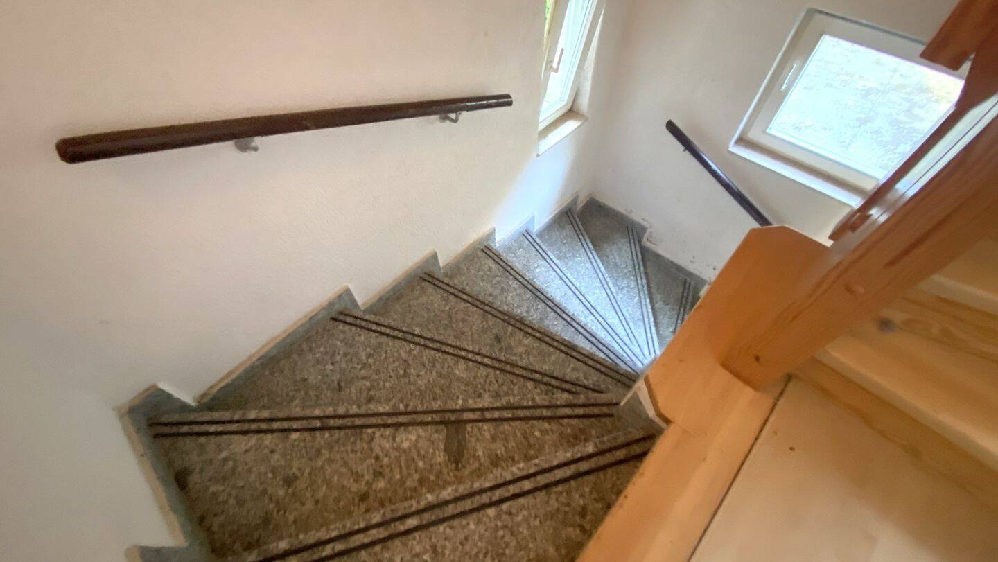 Charmantes Mehrfamilienhaus mit vier separaten Wohneinheiten - ideal für Kapitalanleger! – Altenburg – Bild 1 von 5