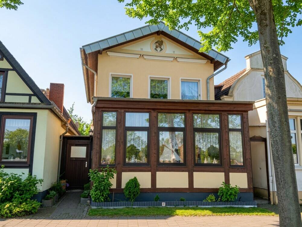 RESERVIERT! Kapitänshaus am Strom mit 2 Ferienwohnungen & Carport - absolute Rarität in Toplage
