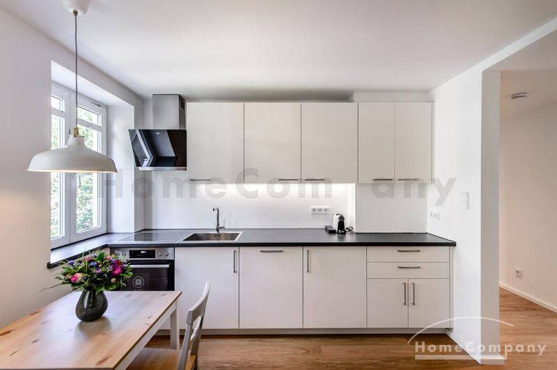 Schöne neu renovierte und möblierte 2-Zimmer-Wohnung mit Balkon in der Maxvorstadt – München – Vorschaubild 3
