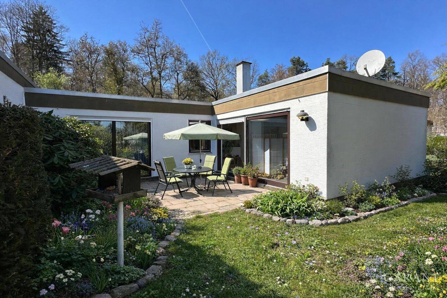 Cooler Bungalow mit 5 Zimmern, Garten und Garage – Leinfelden-Echterdingen – Bild 1 von 9