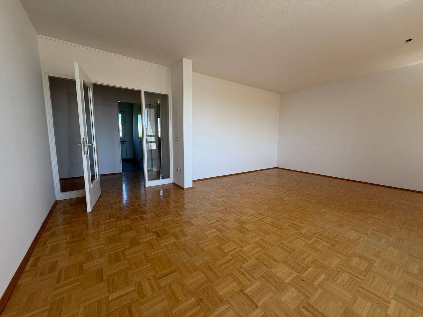 Helle 2,5-Zimmer DG-Wohnung mit Terrasse in München-Bogenhausen – München – Vorschaubild 5