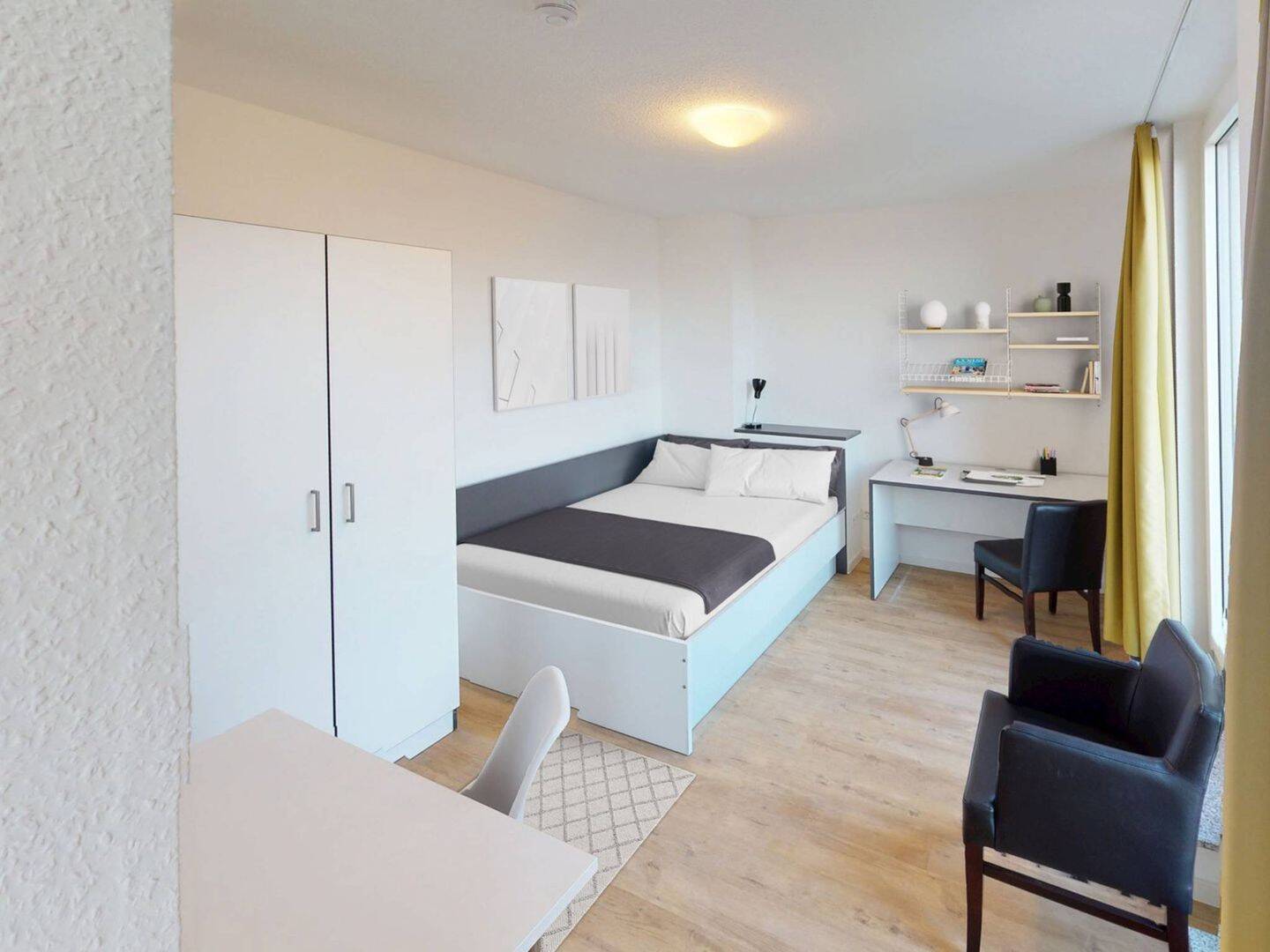 ** Möbliertes 2-Zimmer-Apartment mit EINBAUKÜCHE, französichen BALKON und gemeinschaftlicher DACHTERRASSE ** – Leipzig – Bild 1 von 9