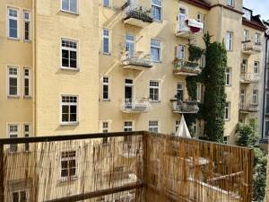 City Life - Altbau 3-Zimmer-Wohnung im Rückgebäude mitten in Haidhausen