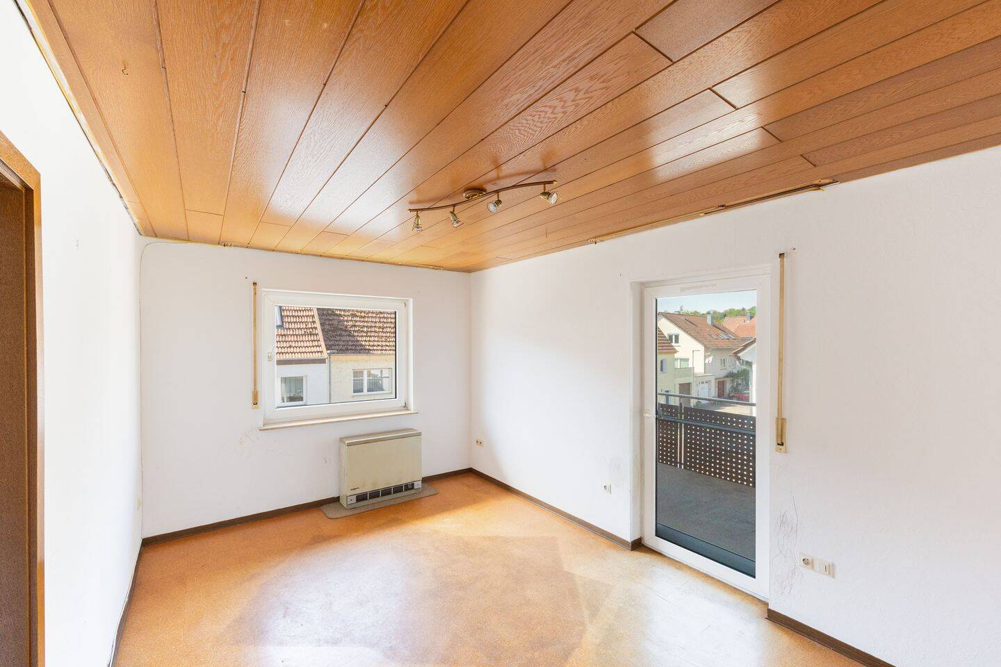 WEITBLICK: Großzügiges Zweifamilienhaus mit Entwicklungspotenzial! – Hessigheim – Vorschaubild 4