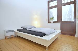 Schicke möblierte 2-Zimmer Altbau-Wohnung mit Balkon und Glasfaser in Wiesbaden Biebrich – 65203 Wiesbaden – Vorschaubild 2