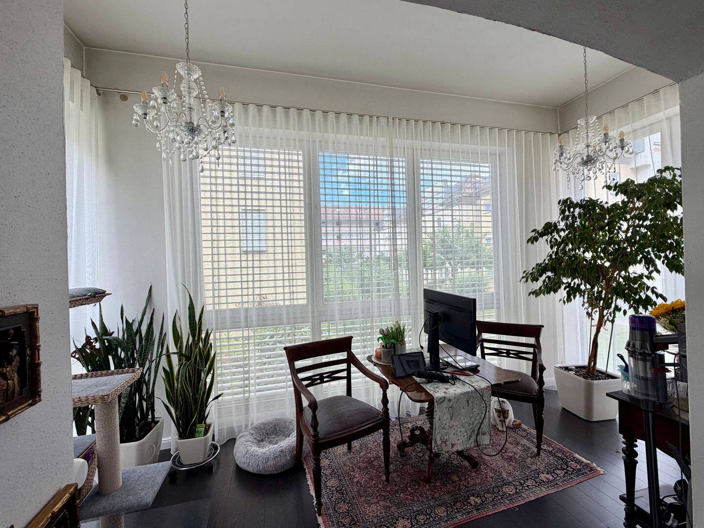 Luxuriöse 5,5 Zi.-Wohnung mit Einbauküche, Balkon, Wintergarten u. TG-Stellplätzen mitten in der Innenstadt – Ellwangen (Jagst) – Vorschaubild 5