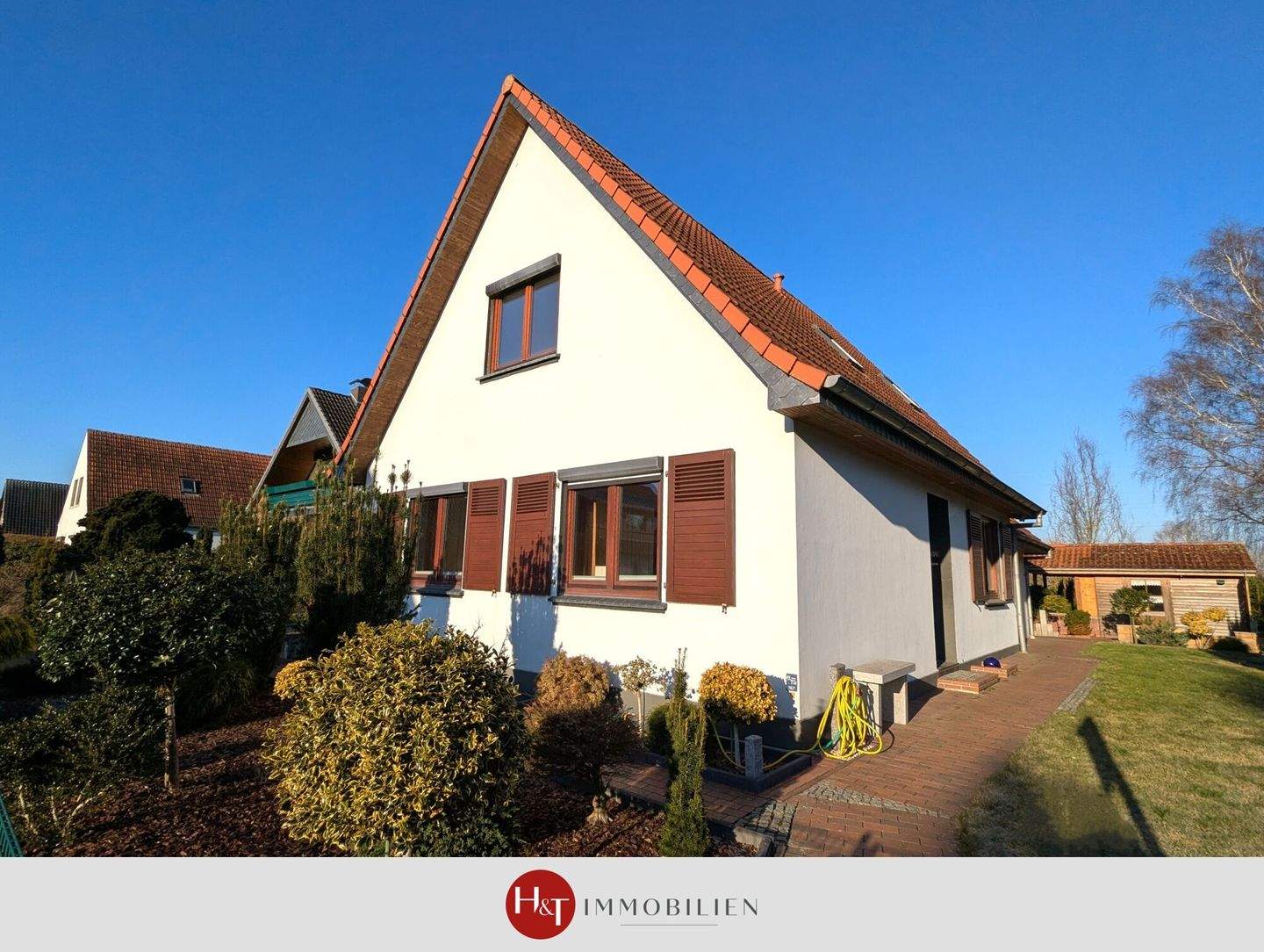 Ein- bis Zweifamilienhaus mit Gartenidylle in Weyhe – Weyhe – Bild 1 von 9